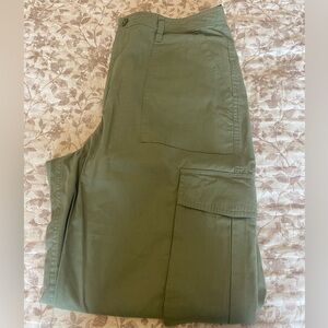 Women’s Green Abercrombie Cargo Pants Size Large